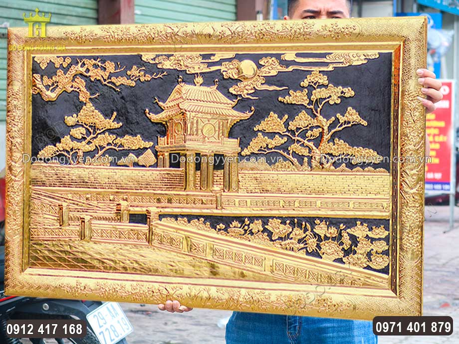 Gia chủ n&ecirc;n treo tranh tại nơi tho&aacute;ng, sạch v&agrave; c&oacute; nhiều &aacute;nh s&aacute;ng